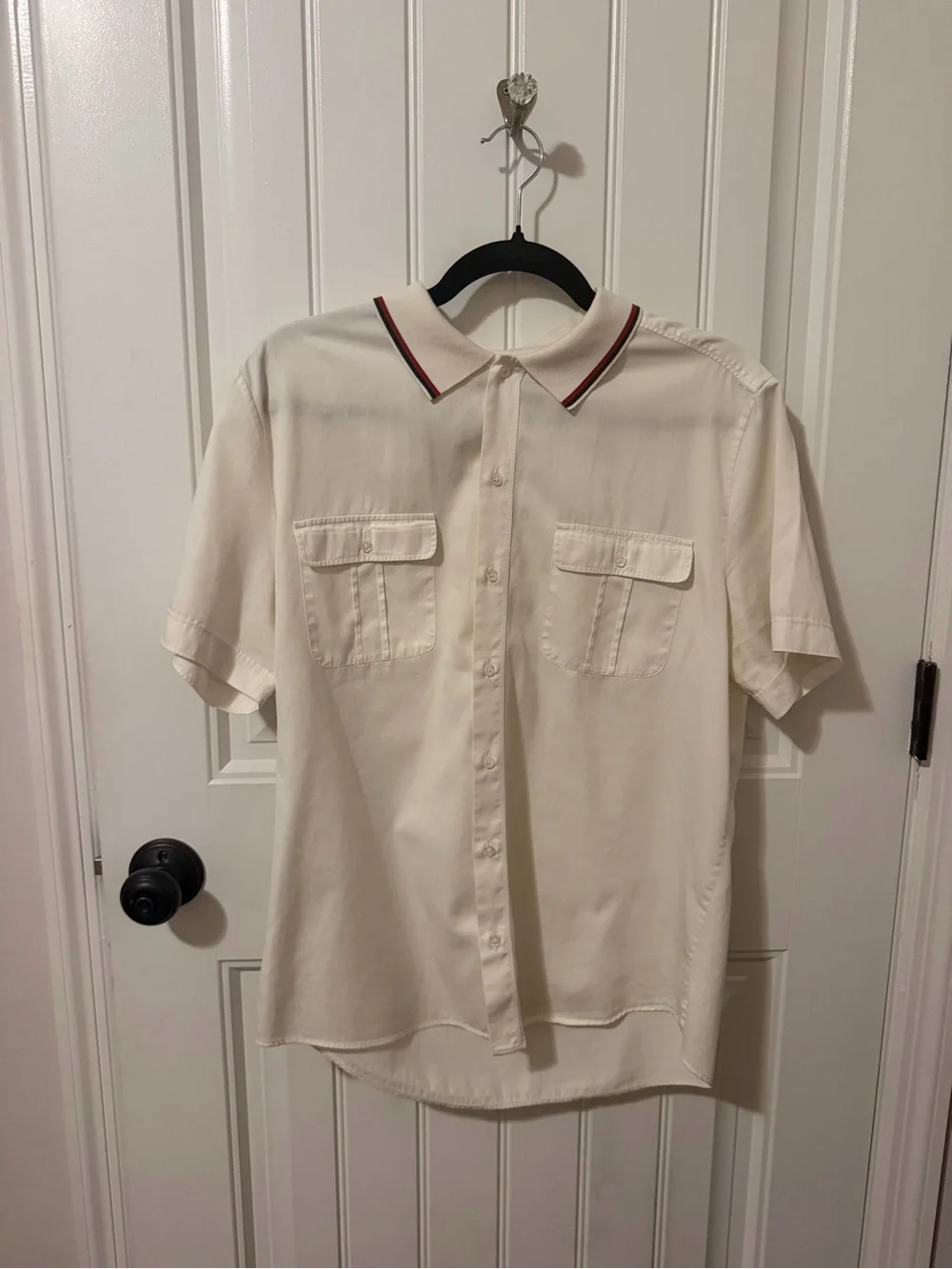 Gucci double pocket, short-sleeve button-down shirt. Size large. Like new!